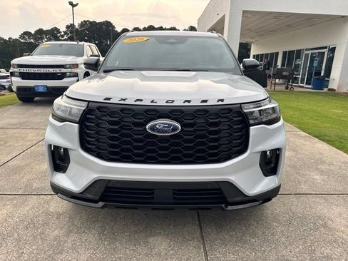 Used 2026 Ford Explorer ST-Line w/ ST-Line Street Pack AWD/4WD image 2