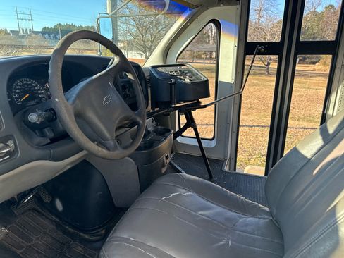 Used 1999 Chevrolet Express 3500 image 12