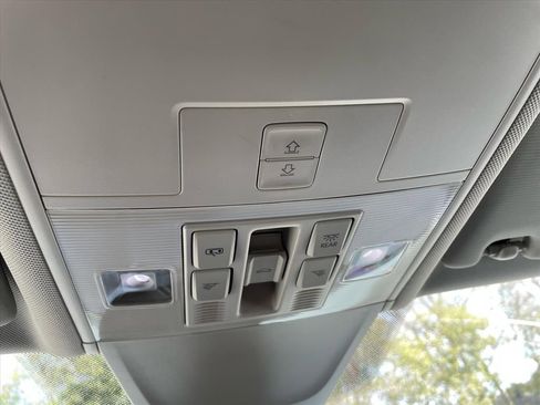 Used 2022 Volkswagen Tiguan SE image 24