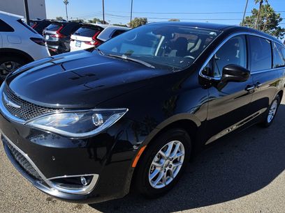 Used 2020 Chrysler Pacifica Touring w/ Advanced Safetytec Group