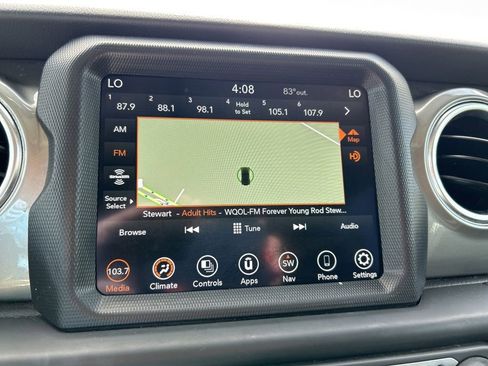 Used 2022 Jeep Wrangler Unlimited Sahara image 24