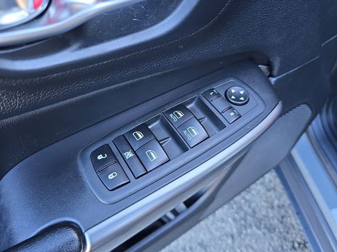 Used 2020 Jeep Cherokee Latitude Plus w/ Cold Weather Group image 25