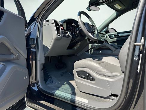 Used 2022 Porsche Cayenne E-Hybrid Coupe image 25