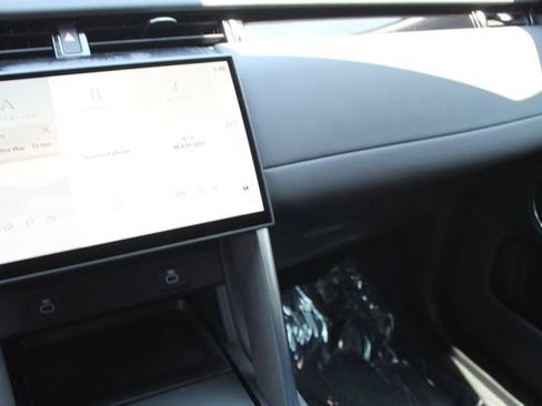 Used 2024 Land Rover Discovery Sport S image 15