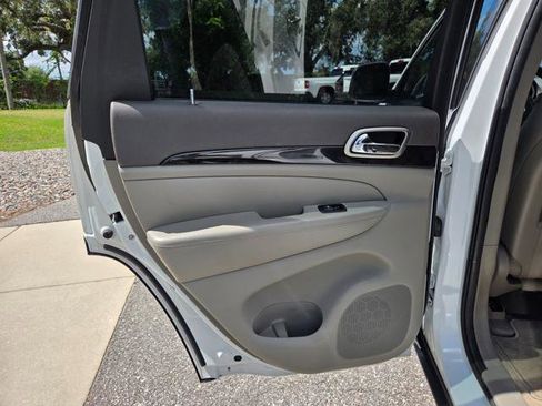Used 2013 Jeep Grand Cherokee Laredo image 35