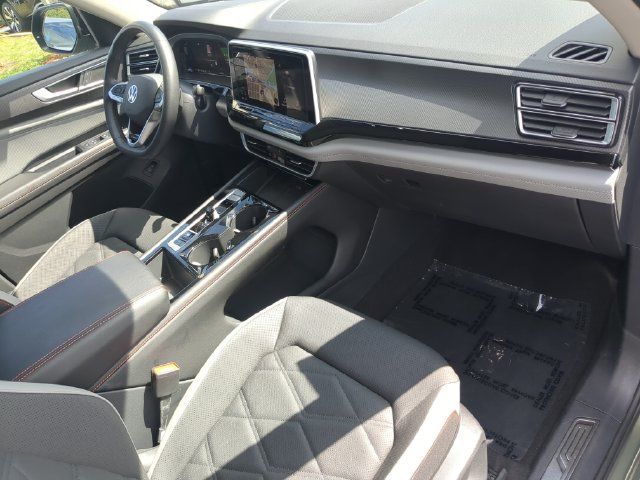 Used 2024 Volkswagen Atlas Peak Edition SEL AWD/4WD image 16