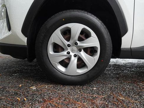 Used 2019 Toyota RAV4 LE image 11