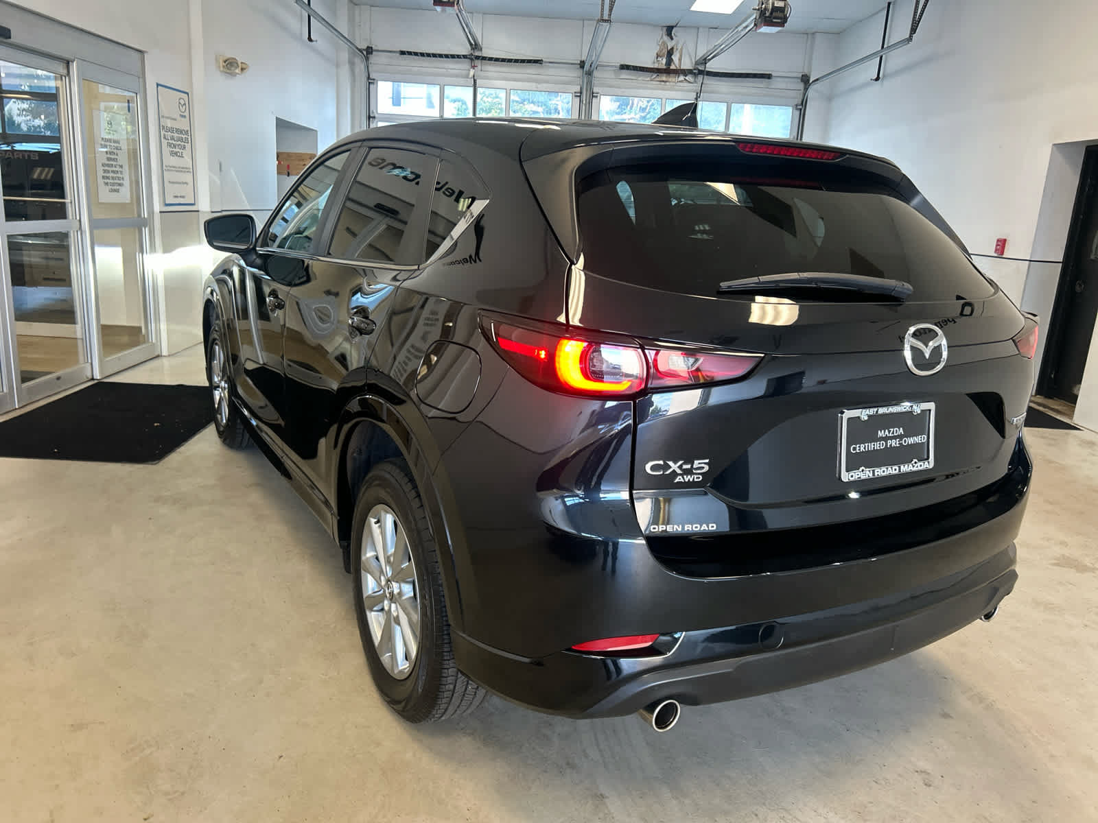 Certified 2024 MAZDA CX-5 AWD 2.5 S w/ Preferred Package image 4