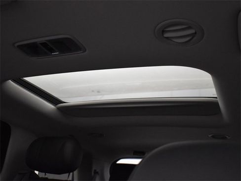 Certified 2025 Kia Carnival SX Prestige image 35