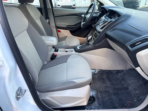 Used 2014 Ford Focus SE FWD image 12