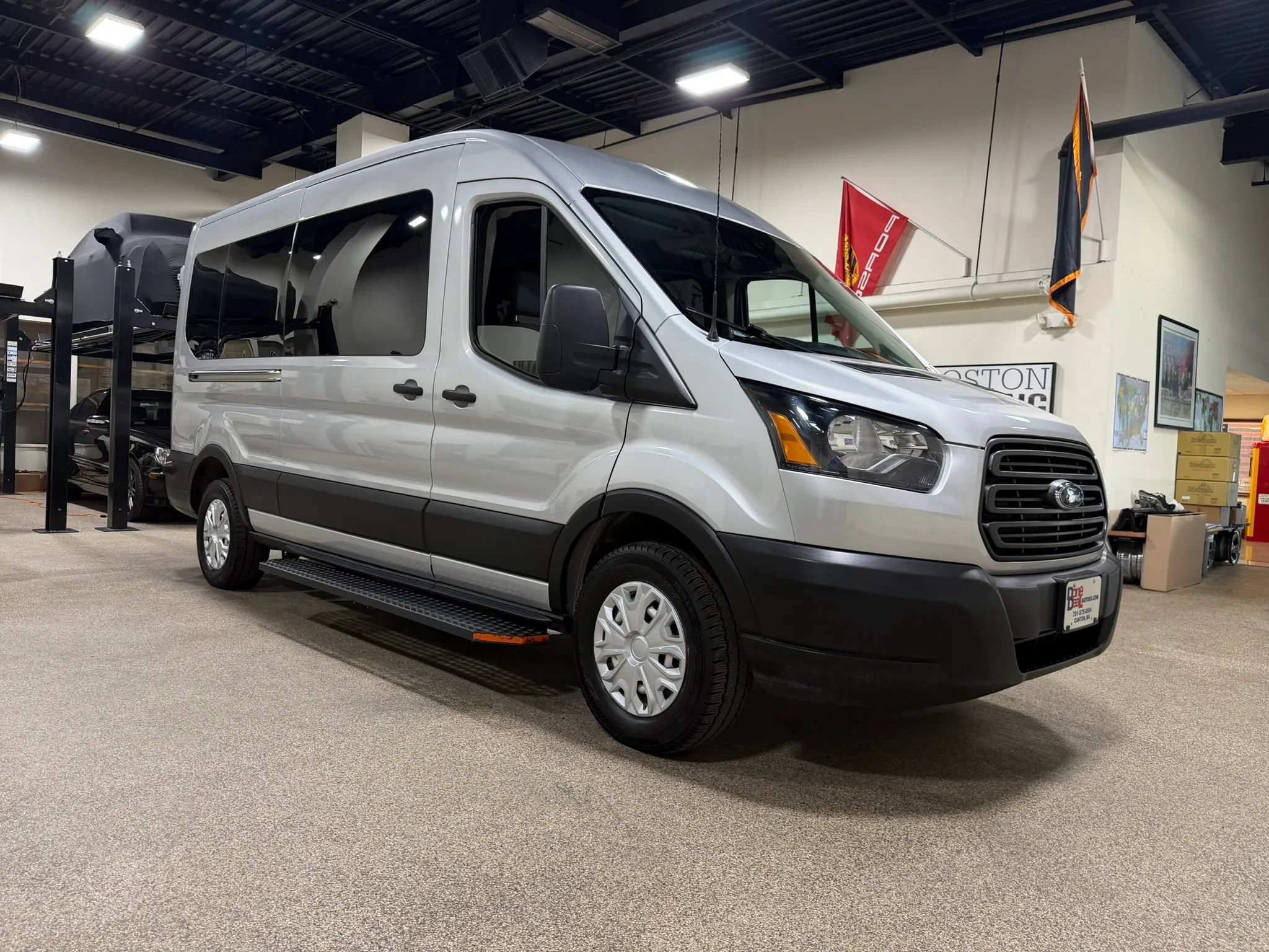 Used 2019 Ford Transit 250 148 Medium Roof RWD image 4