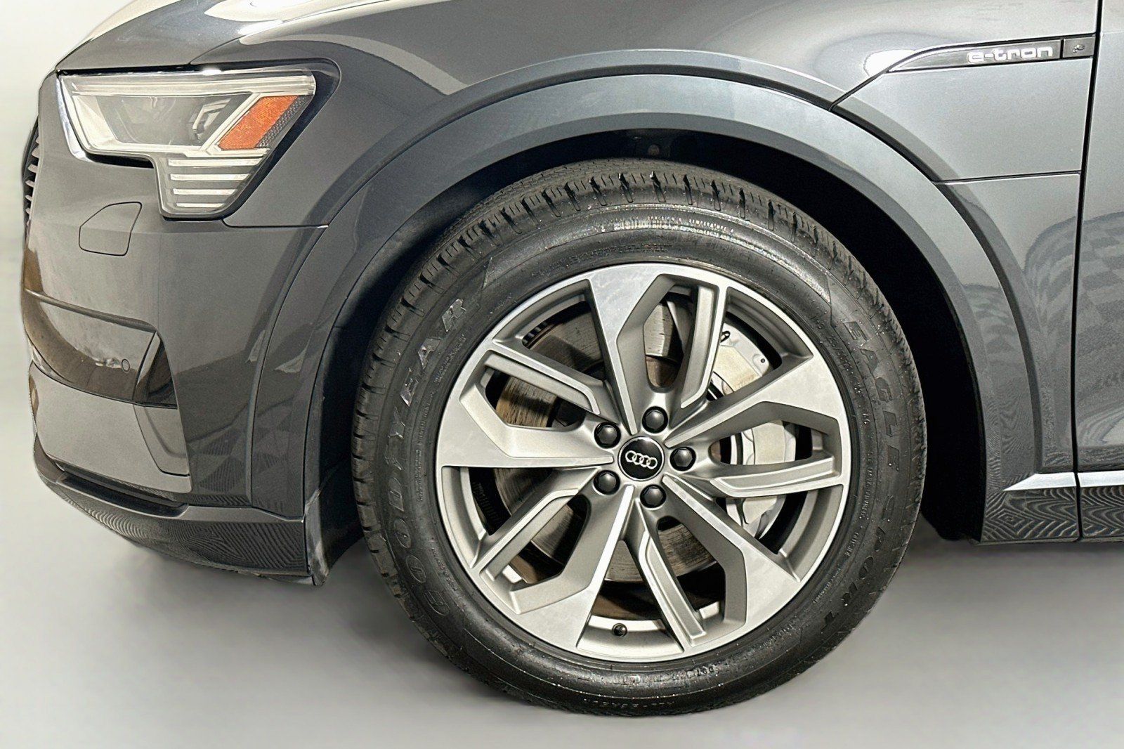 Used 2021 Audi e-tron Premium w/ Black Optic Package AWD/4WD image 11
