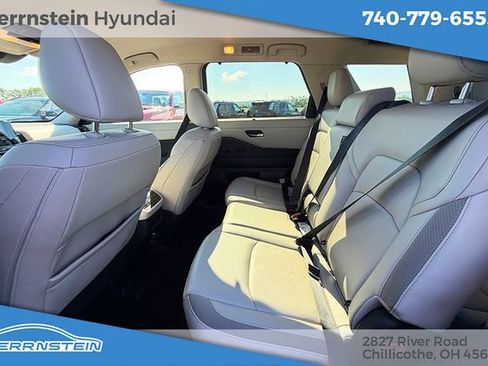 Used 2024 Nissan Pathfinder SL w/ Black Appearance Package AWD/4WD image 24