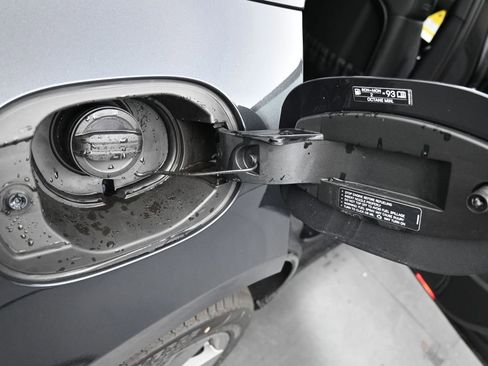 New 2026 Porsche Macan image 21