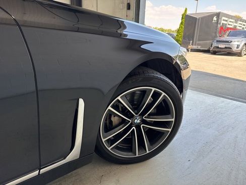 Used 2022 BMW 750i xDrive w/ Luxury Rear Seating Package image 4