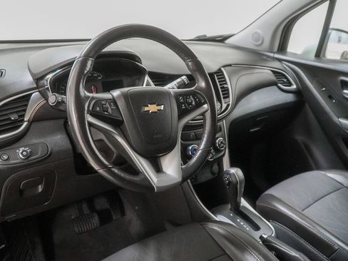 Used 2018 Chevrolet Trax LT w/ LT Convenience Package image 19
