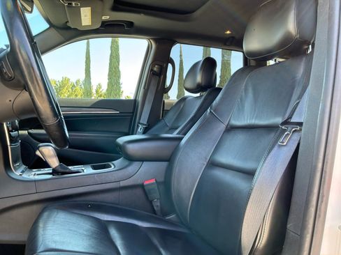 Used 2021 Jeep Grand Cherokee Limited RWD image 16