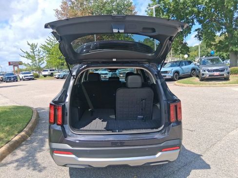 Certified 2025 Kia Sorento S FWD image 19