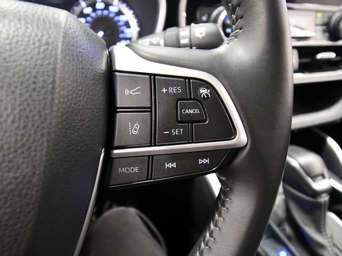 Used 2024 Toyota Highlander XLE AWD/4WD image 22