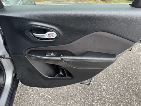 Used 2015 Jeep Cherokee Latitude image 46