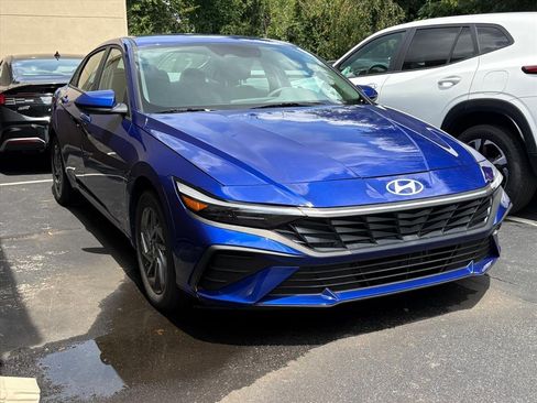Used 2025 Hyundai Elantra Hybrid FWD image 1