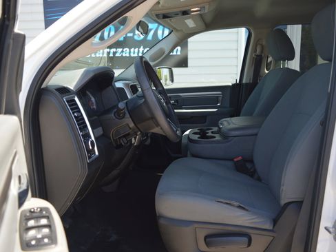 Used 2020 RAM 1500 Classic SLT RWD image 10