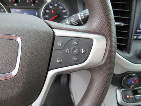 Used 2021 GMC Acadia SLE w/ Driver Convenience Package image 18