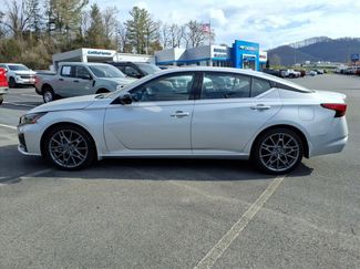 Used 2023 Nissan Altima 2.0 SR video 2