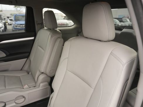 Used 2015 Toyota Highlander XLE image 14