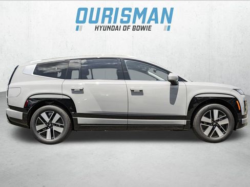 New 2026 Hyundai Ioniq 9 SEL image 3