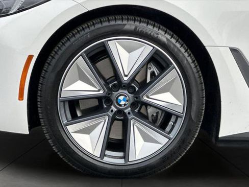 Used 2025 BMW i4 eDrive40 image 25