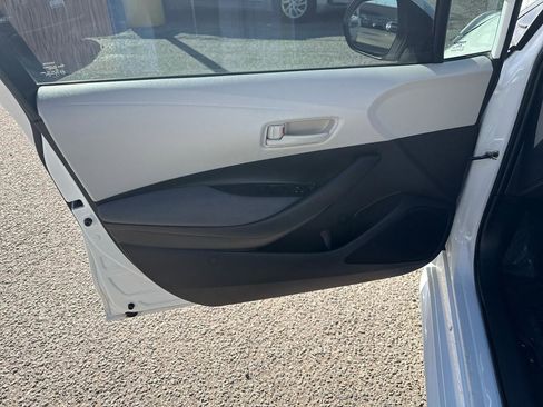 Used 2022 Toyota Corolla LE image 11