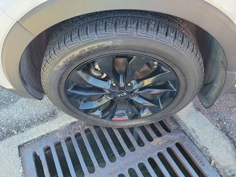 Used 2020 Kia Sorento S FWD image 6