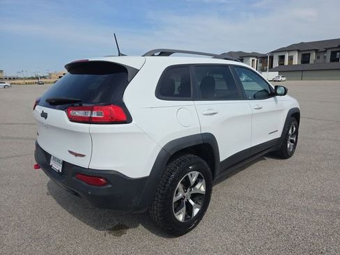 Used 2016 Jeep Cherokee Trailhawk w/ Comfort/Convenience Group AWD/4WD image 13