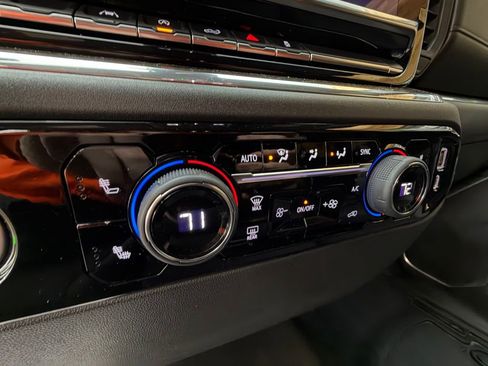 Used 2023 Chevrolet Silverado 1500 LT image 24