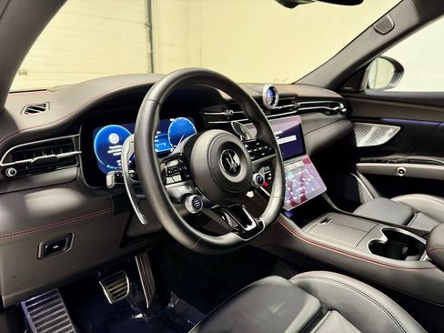 Used 2023 Maserati Grecale Modena image 11