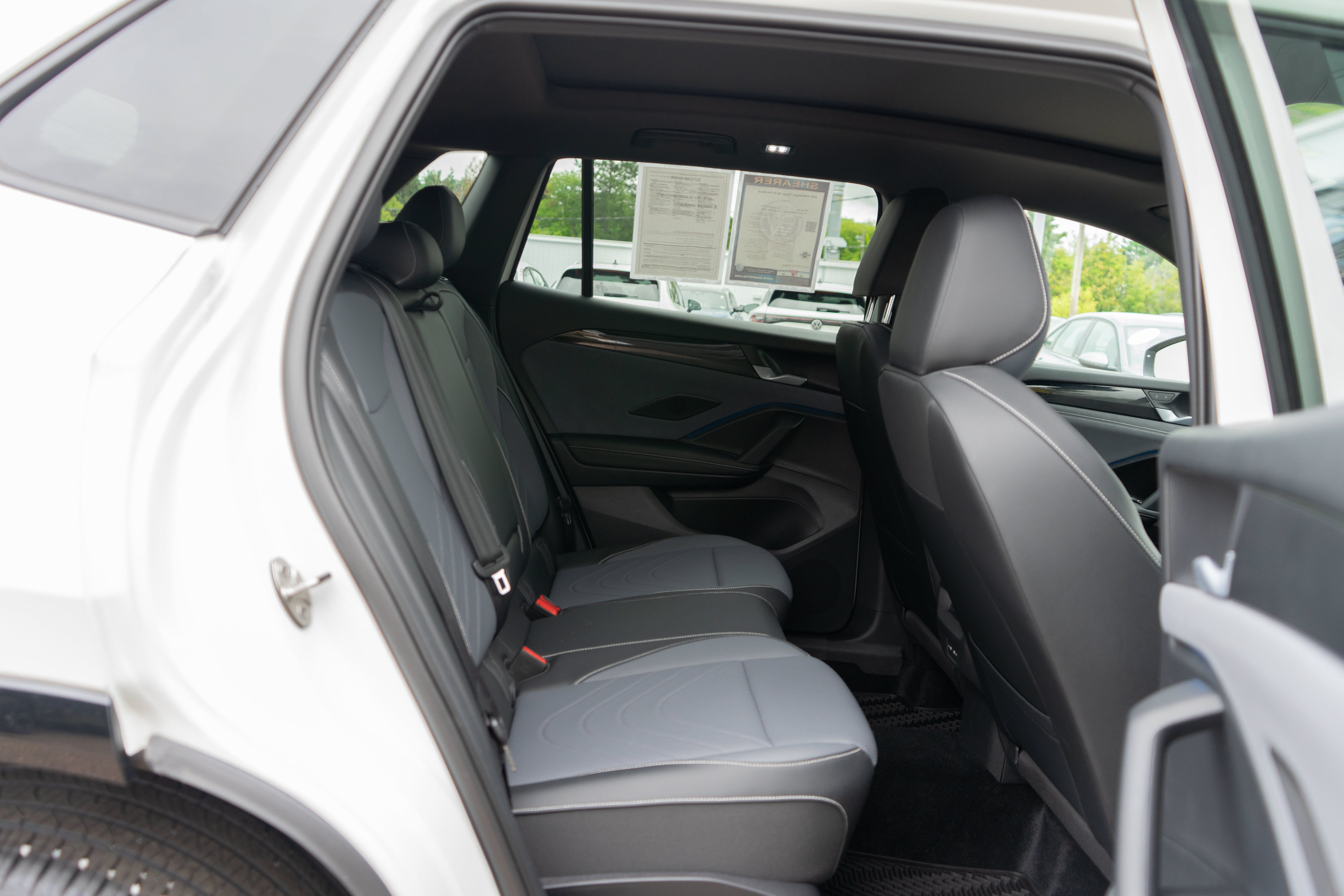 Used 2026 Volkswagen Tiguan SE R-Line AWD/4WD image 25