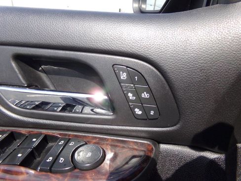 Used 2013 GMC Yukon XL Denali image 29