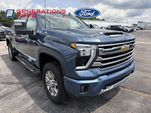 Used 2026 Chevrolet Silverado 2500 High Country w/ Technology Package AWD/4WD image 3