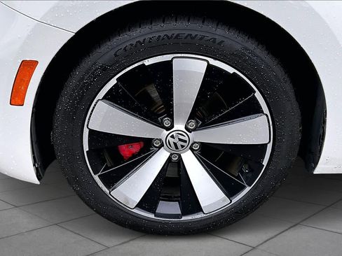 Used 2014 Volkswagen Beetle R-Line image 11