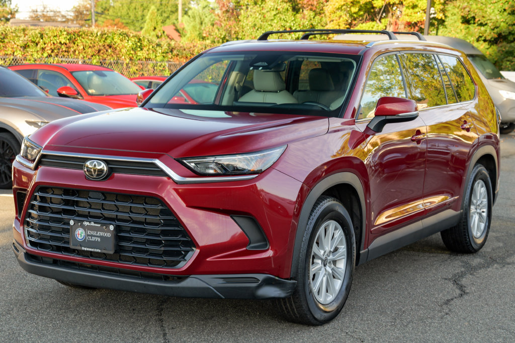 Used 2024 Toyota Grand Highlander AWD image 3