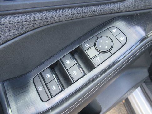 Used 2023 Nissan Rogue SV image 17