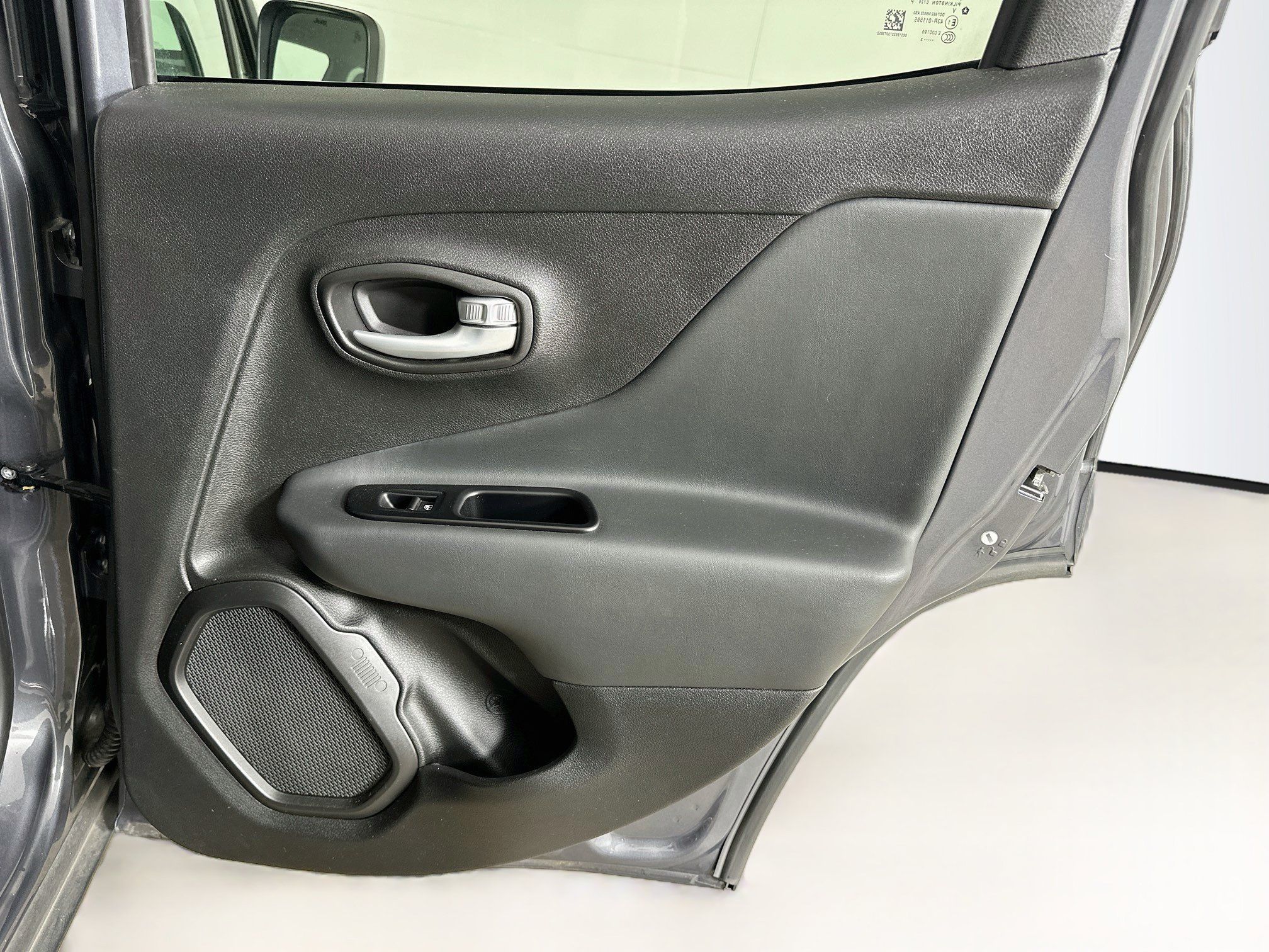 Used 2023 Jeep Renegade Latitude AWD/4WD image 29