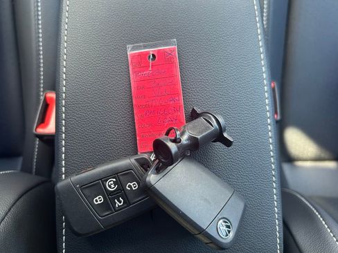 Used 2024 Volkswagen Tiguan SE R-Line image 56