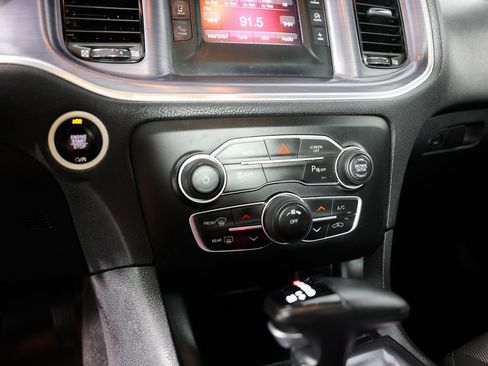 Used 2017 Dodge Charger SE w/ Power Sunroof Group image 23