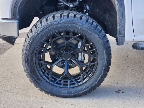 New 2025 GMC Sierra 1500 SLT image 8