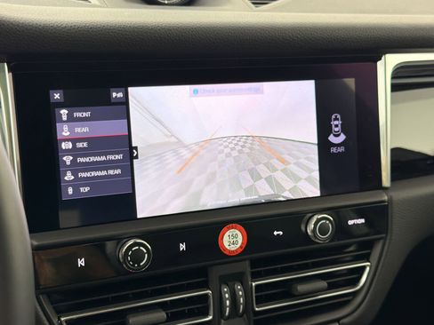 Certified 2026 Porsche Macan AWD/4WD image 25