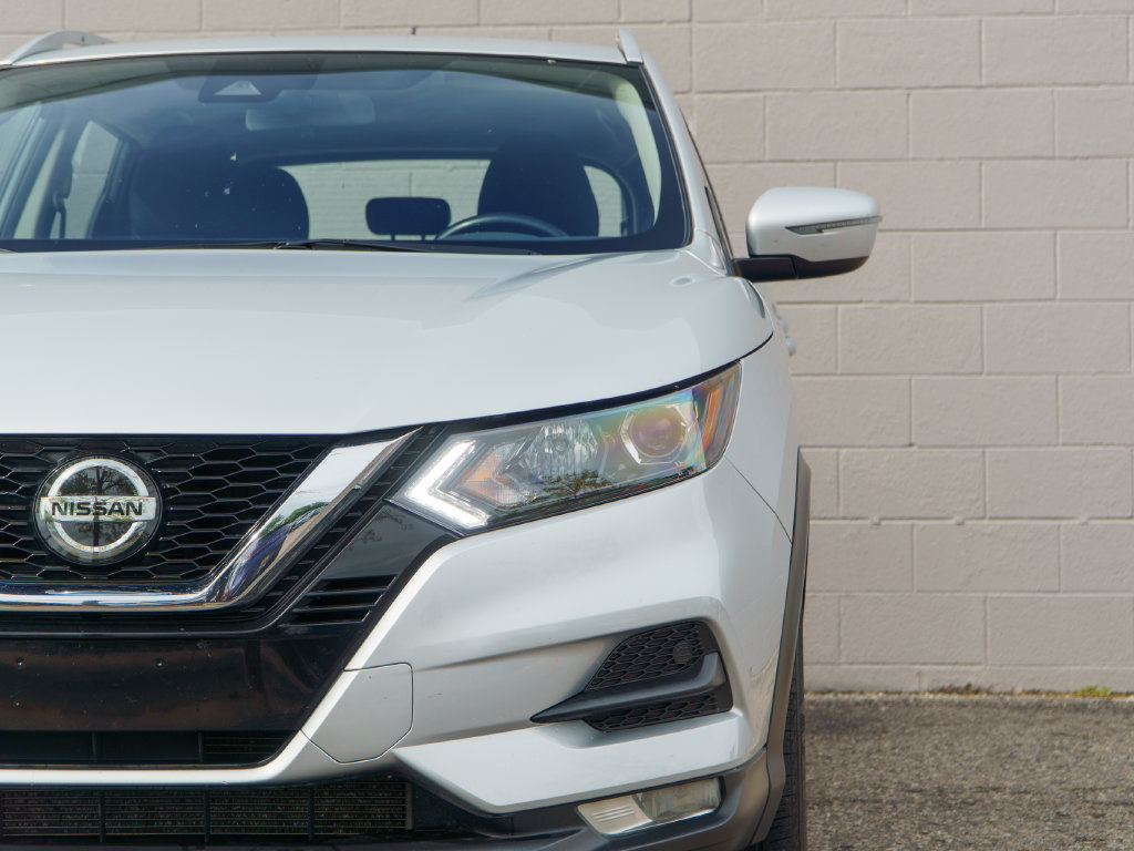 Used 2020 Nissan Rogue Sport SV w/ All-Weather Package AWD/4WD image 11