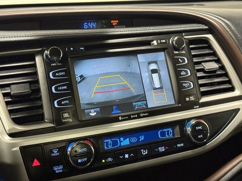 Used 2017 Toyota Highlander Limited Platinum image 32