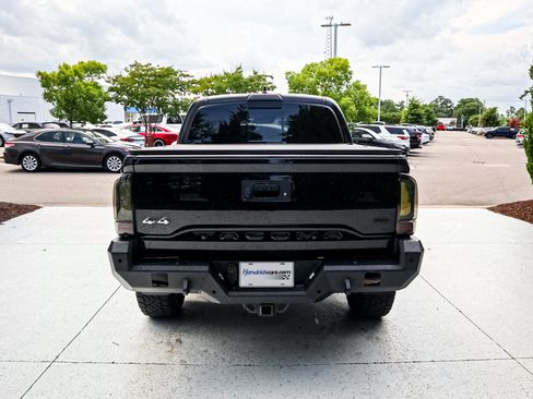 Used 2023 Toyota Tacoma Limited AWD/4WD image 10